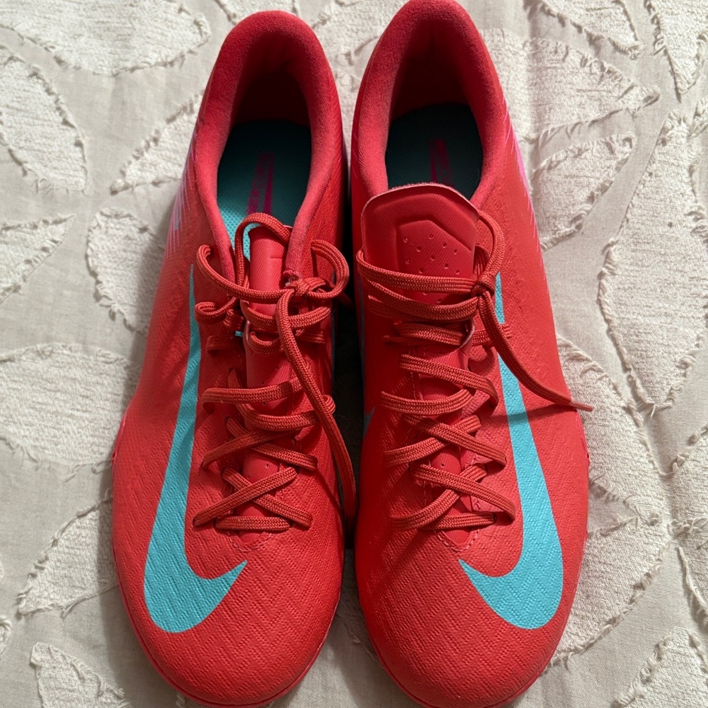 Nike Mercurial Indoor Soccer Cleats- like new barely worn size 6.5